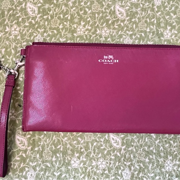 Coach wristlet, excellent condition - Picture 6 of 6